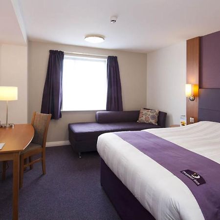 Premier Inn Southampton Airport North Stoneham Bagian luar foto