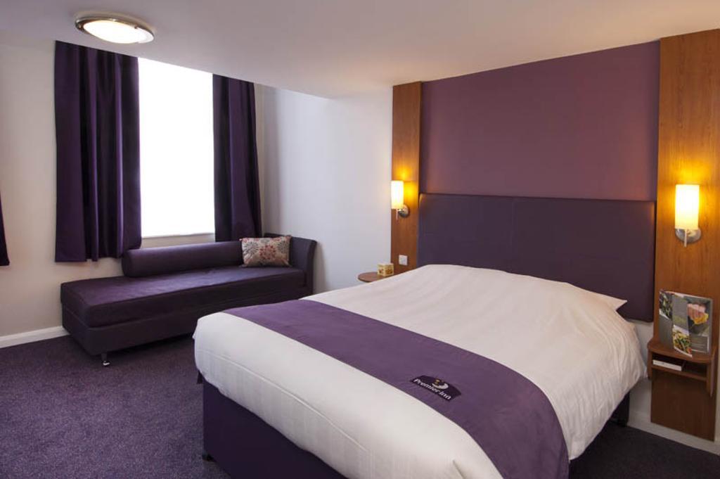 Premier Inn Southampton Airport North Stoneham Bagian luar foto