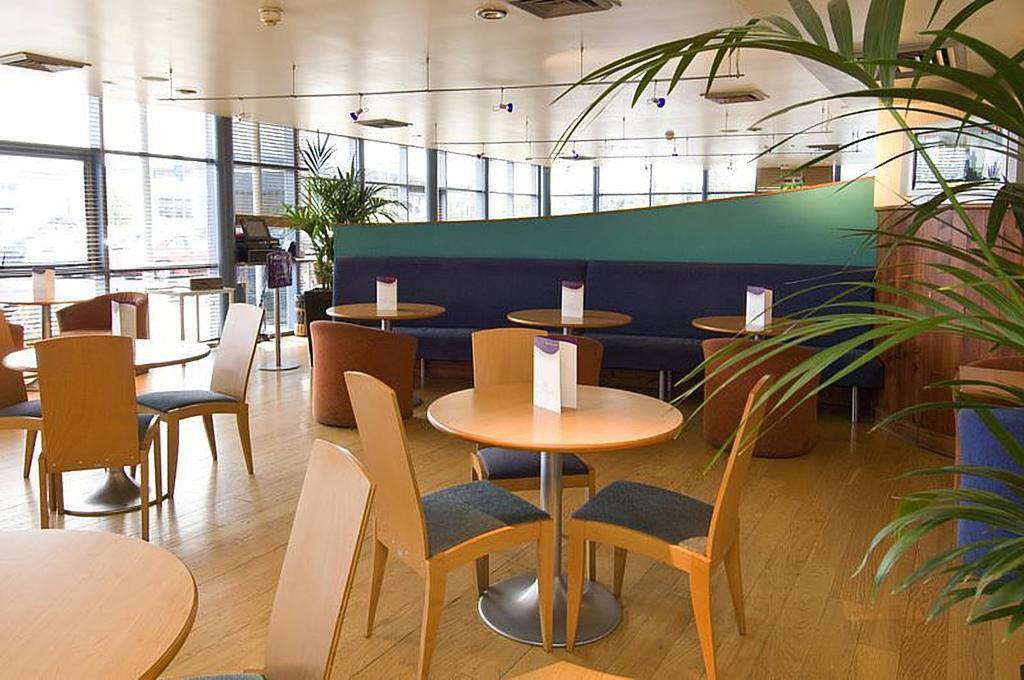 Premier Inn Southampton Airport North Stoneham Bagian luar foto